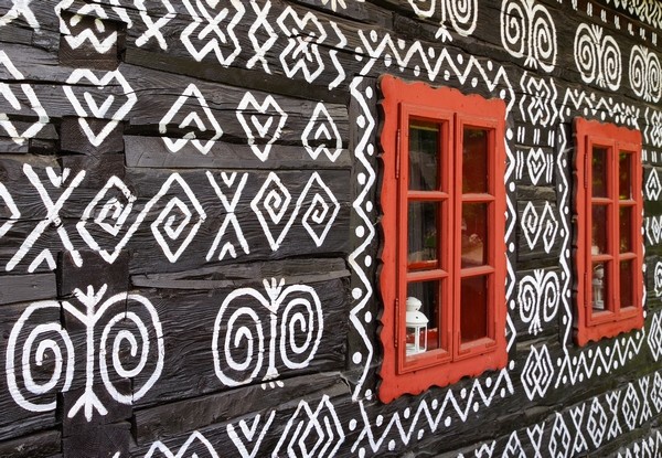 Slovenské vzory na domčeku v Čičmanoch