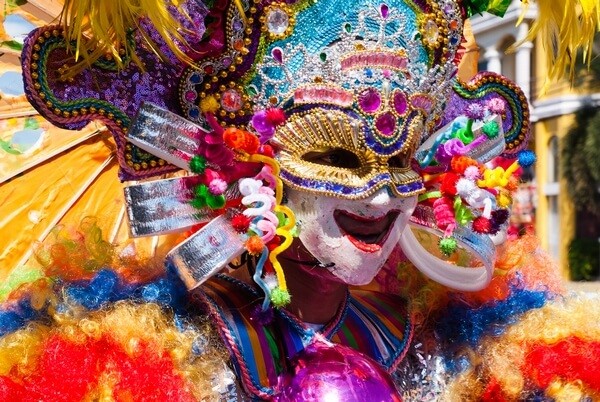 Maska v karnevalovom sprievode