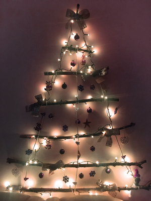 hand-made vianočný stromček z dreva